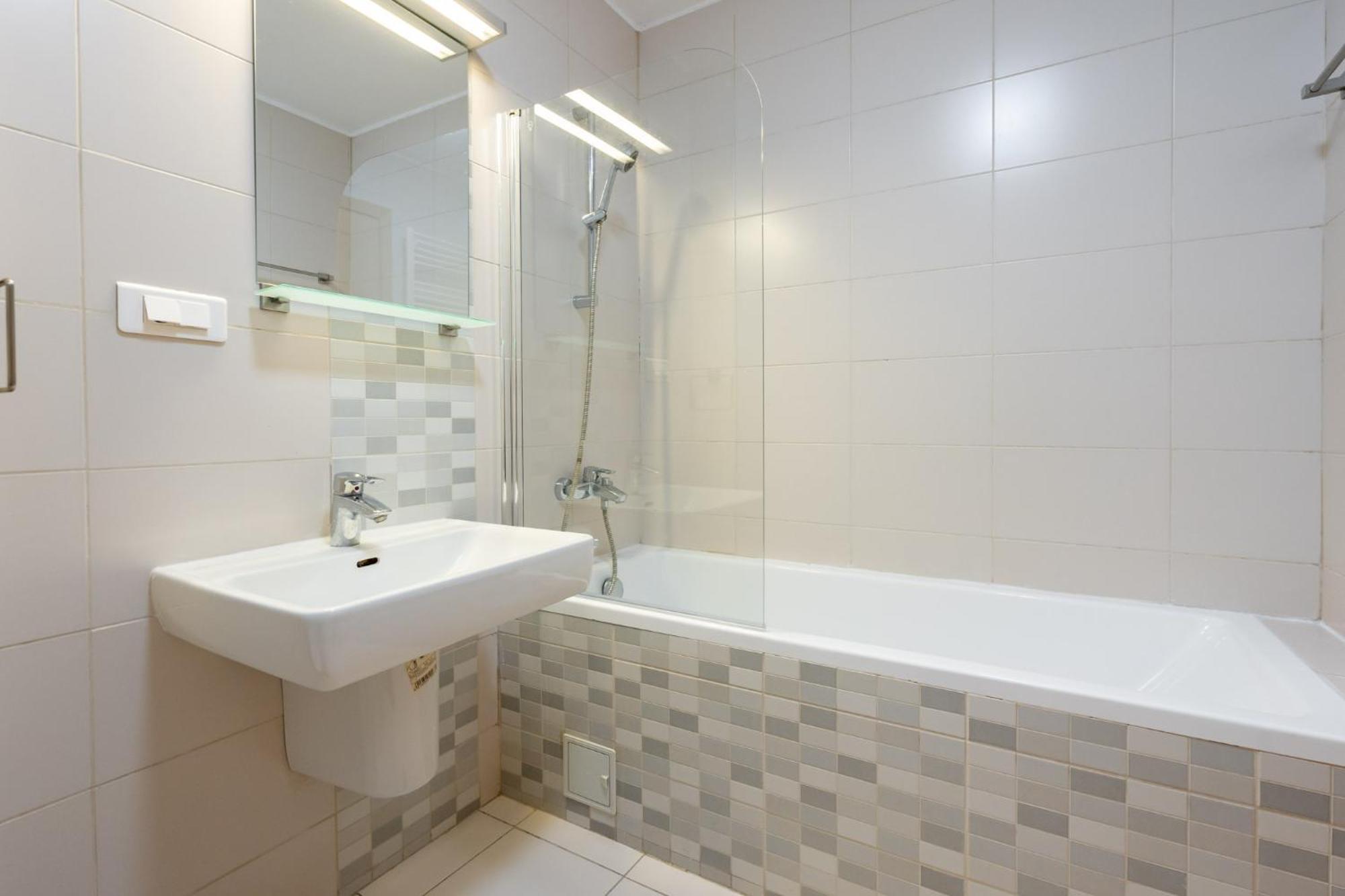 Lazynest - Modern Apartment With Parking & Balcony Bucarest Extérieur photo