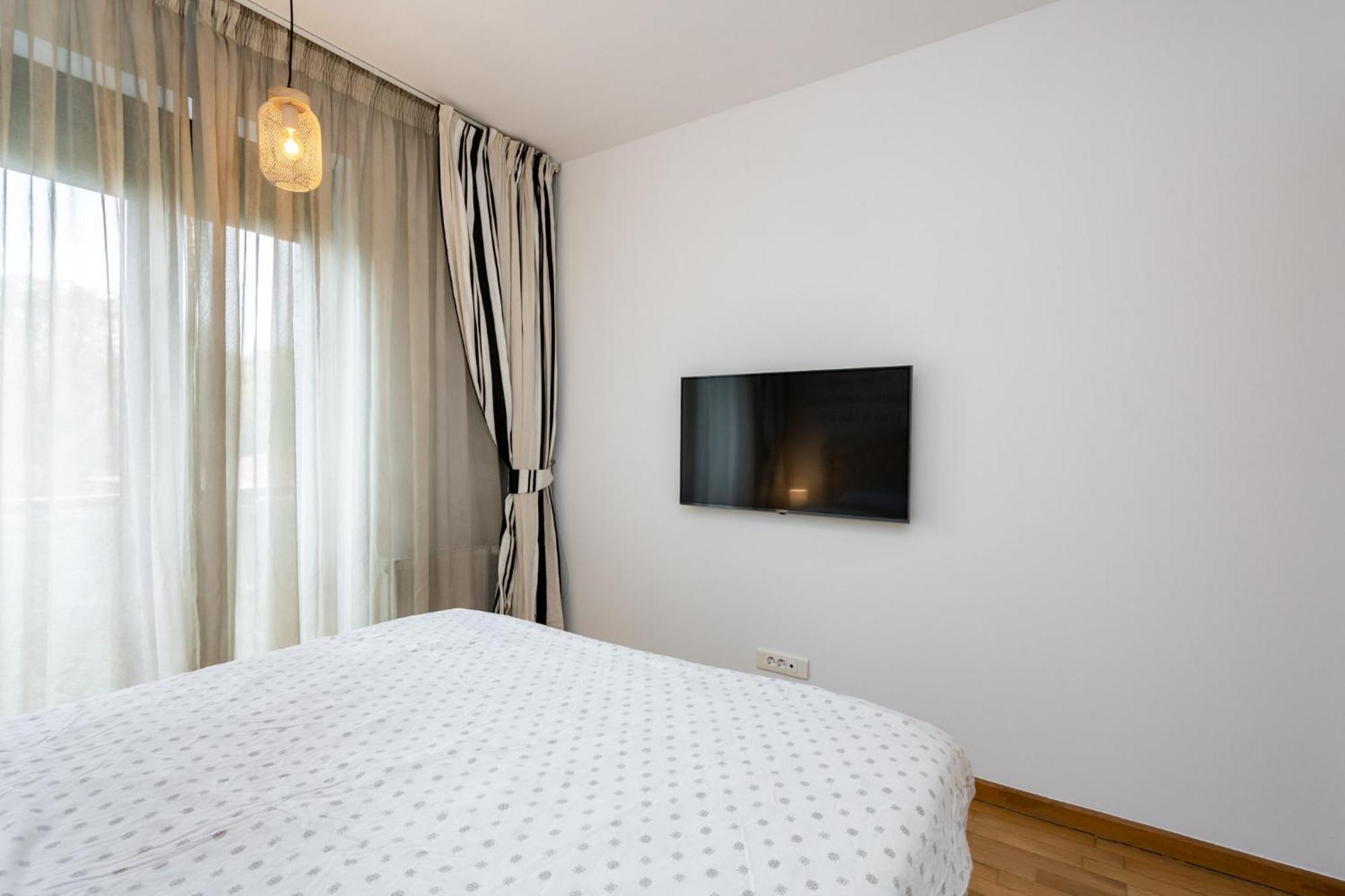 Lazynest - Modern Apartment With Parking & Balcony Bucarest Extérieur photo