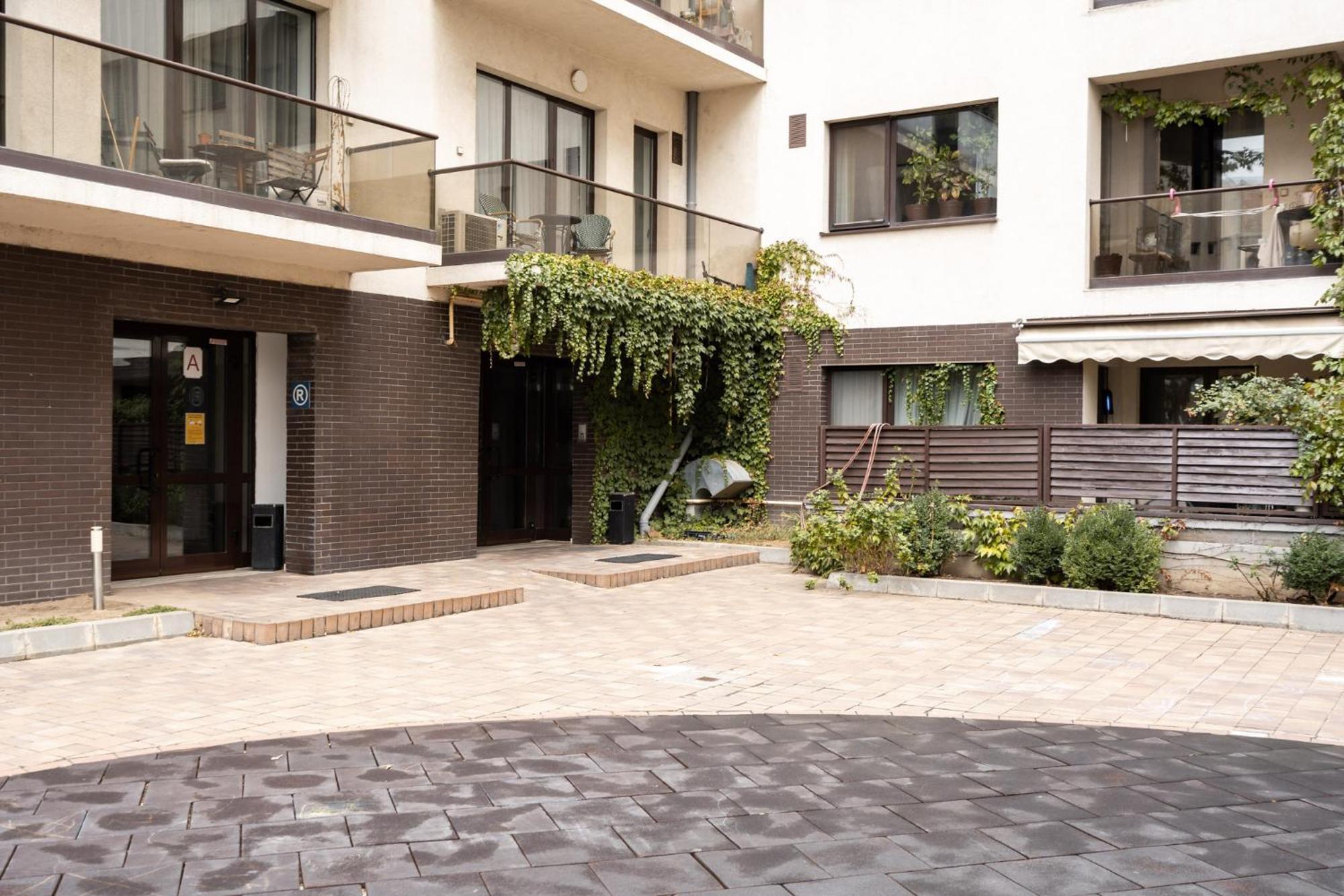 Lazynest - Modern Apartment With Parking & Balcony Bucarest Extérieur photo