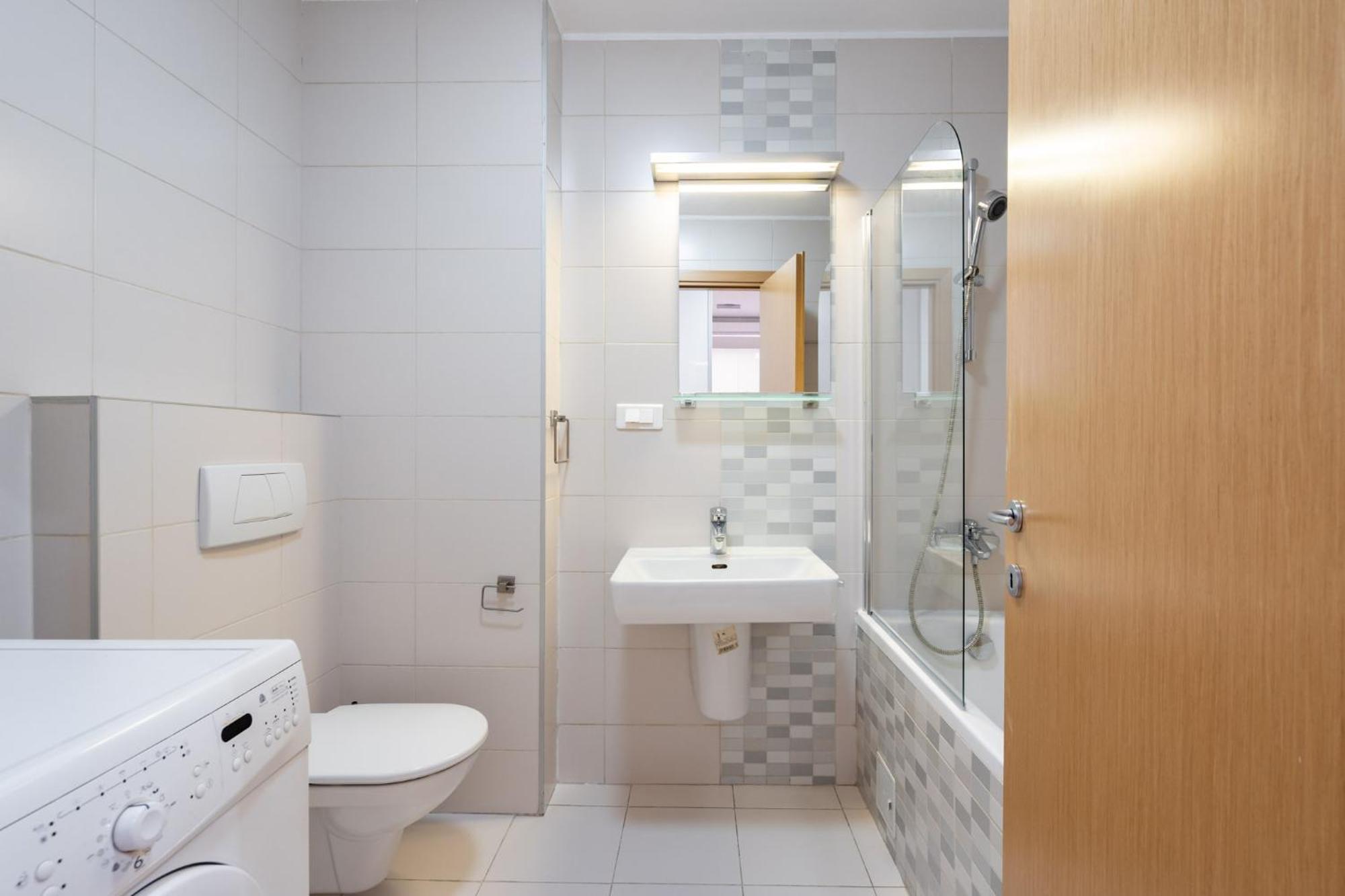 Lazynest - Modern Apartment With Parking & Balcony Bucarest Extérieur photo